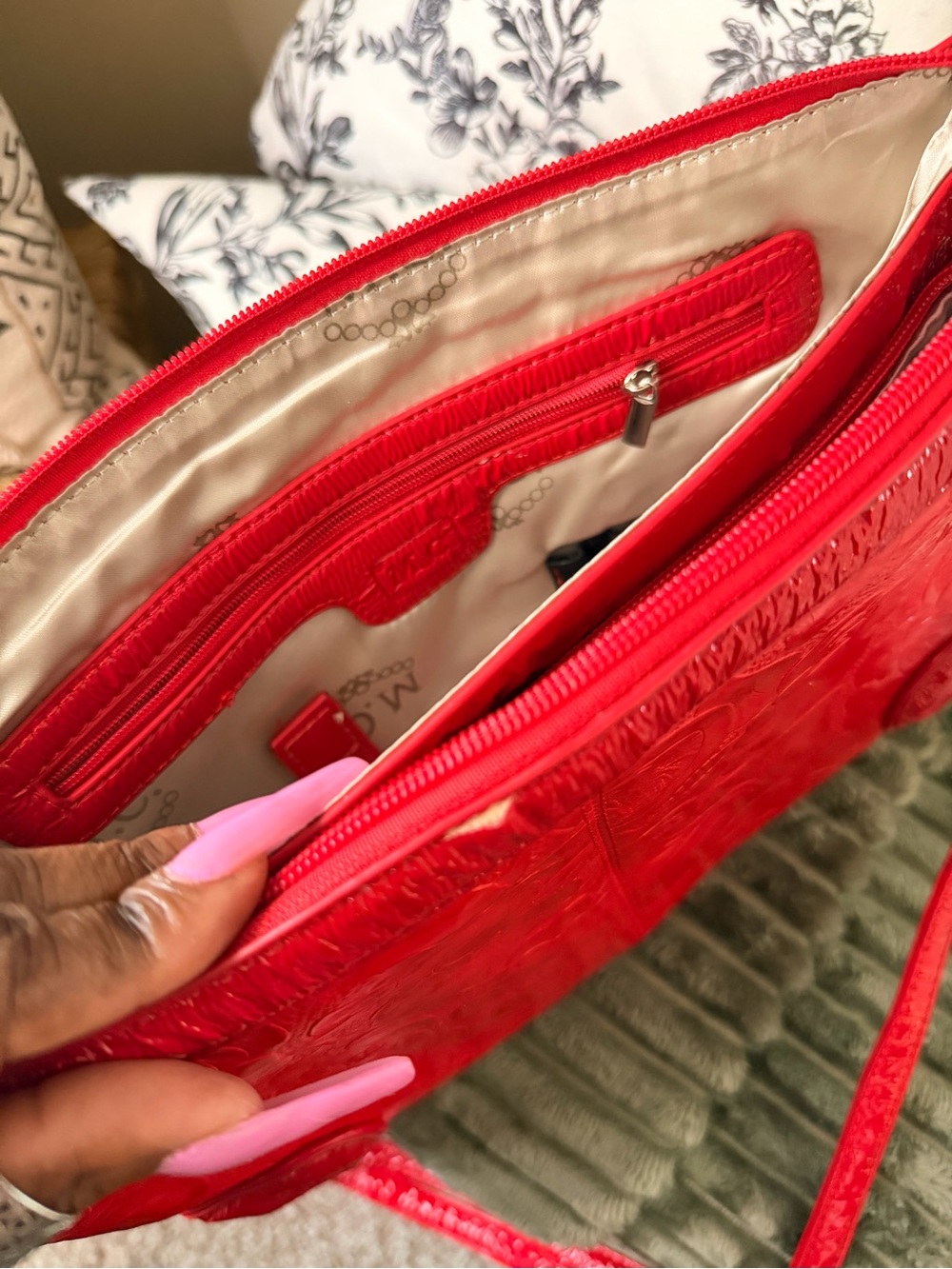 Vintage Red Embossed Floral Crossbody Shoulder Bag - Picture 6 of 10